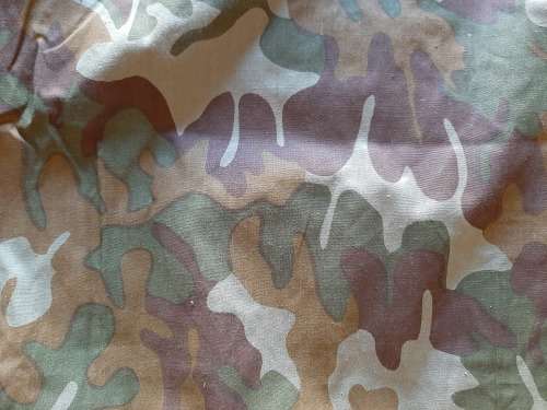 ROMANIA M93 BROWN LEAF PATTERN FIELD SHIRT SIZE L (AS NEW) - ARMPIT TO ARMPIT 60 CM