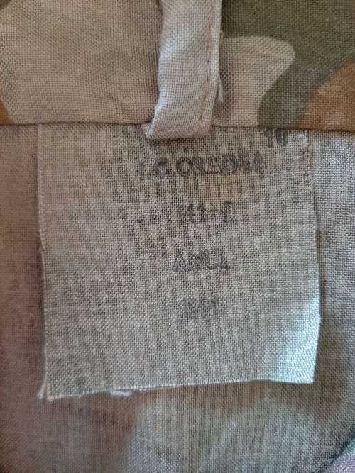 ROMANIA M93 BROWN LEAF PATTERN FIELD SHIRT SIZE L (AS NEW) - ARMPIT TO ARMPIT 60 CM