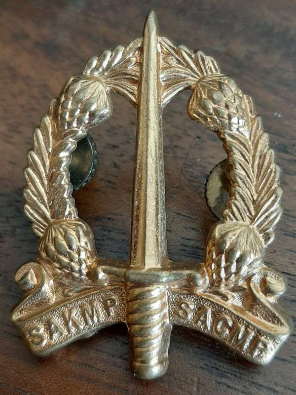 SADF -- GILDING MIL POLICE CAP BADGE -- ALL SCREWS INTACT