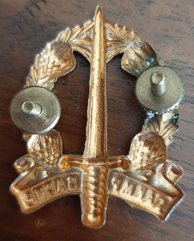 SADF -- GILDING MIL POLICE CAP BADGE -- ALL SCREWS INTACT
