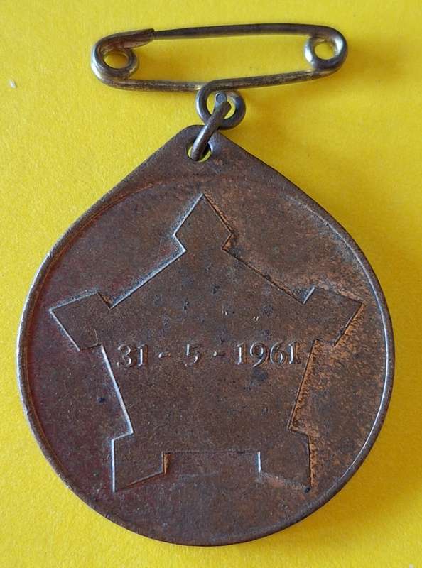 SA REPUBLIC DAY 31/5/1961 MEDALLION  -  PIN INTACT