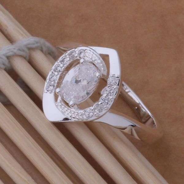 Beautiful silver oval shaped ring with CZ - size 8