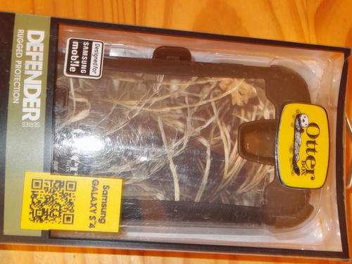 Samsung Galaxy S4 :OtterBox Defender Series Case *BLACK REAL TREE CAMO* ( BRAND NEW) IN STOCK!