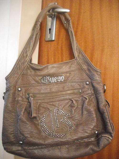 CLOSING WEDNESDAY*GUESS LEATHER HANDBAG*