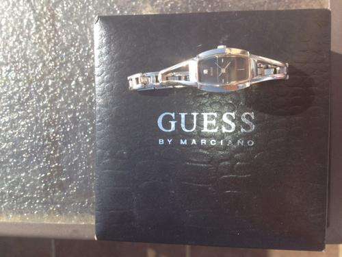 GUESS WATCH (Minor Scratch on glass)