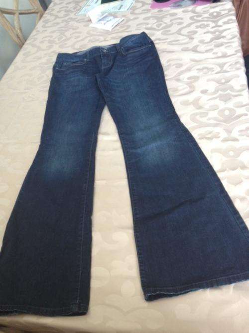 LOVELY DARK GUESS JEANS - WORN ONLY A FEW TIMES - SIZE 31 length 34