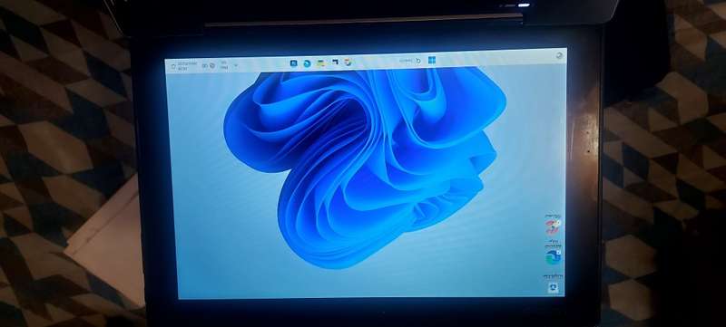 Lenovo Miix 310 windows Tablet / laptop 2in1