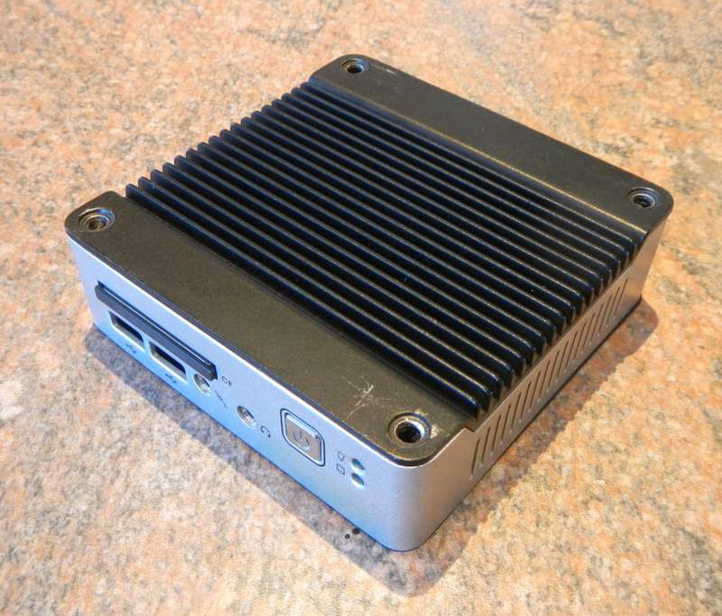 eBox-2300 Tiny PC (200mhz, 128mb RAM, 16GB storage, Windows XP)