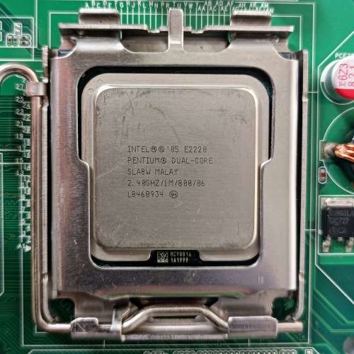 Pentium E2220 CPU + Gigabyte G-Power cooler + 4x512MB DDR2 + 1GB DDR2