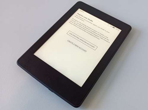 Kindle Paperwhite 3 | 6-inch, 1072 × 1448 pixels | 300 PPI density 16-level grayscale | LED frontlit