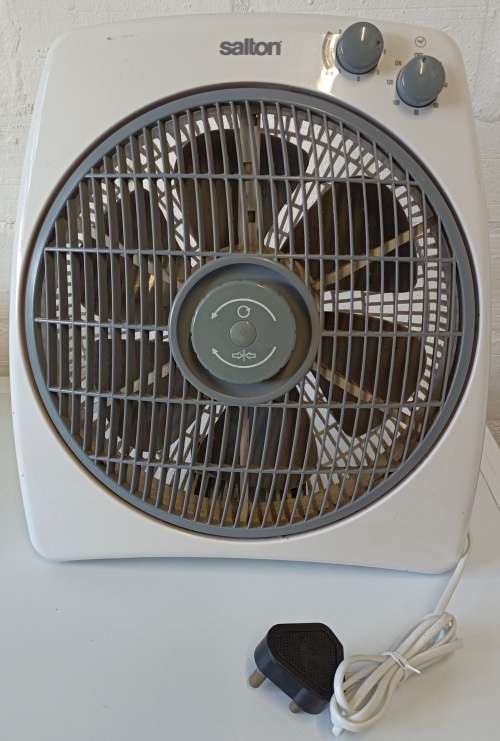Salton 35cm standing floor fan