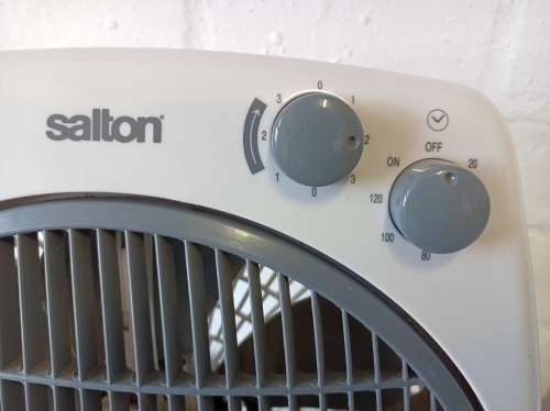 Salton 35cm standing floor fan