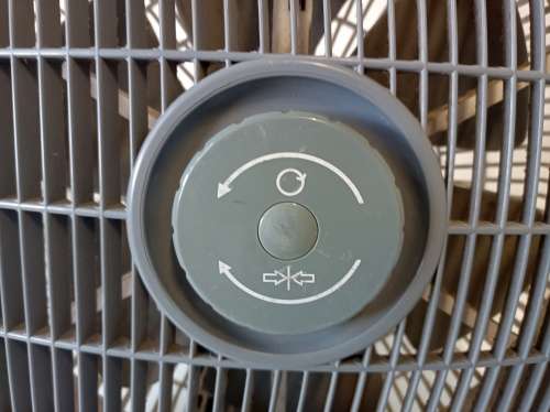 Salton 35cm standing floor fan