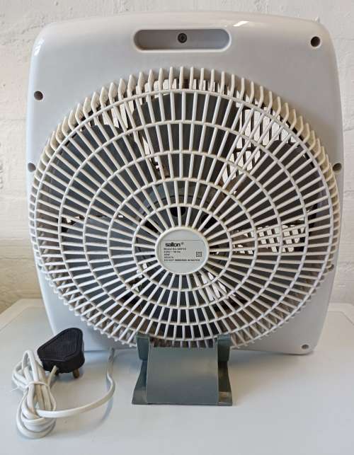 Salton 35cm standing floor fan