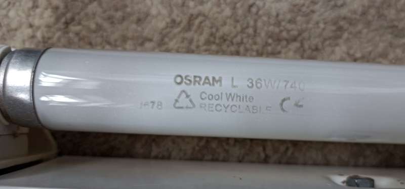 2 X 4ft 1.2m T8 fluorescent lights | Complete | SABS approved | 36W Osram Cool White tube