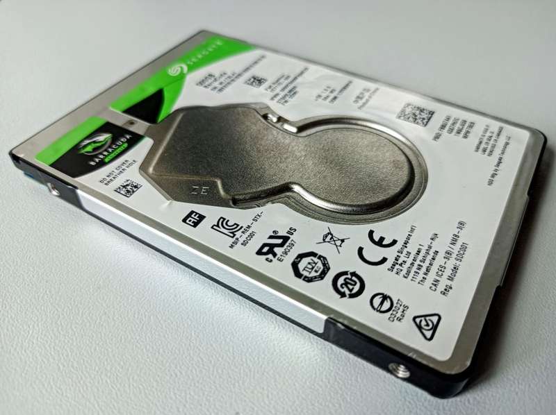 Seagate 500GB 2.5` SATA HDD | 140mb/s speeds | thin and quiet