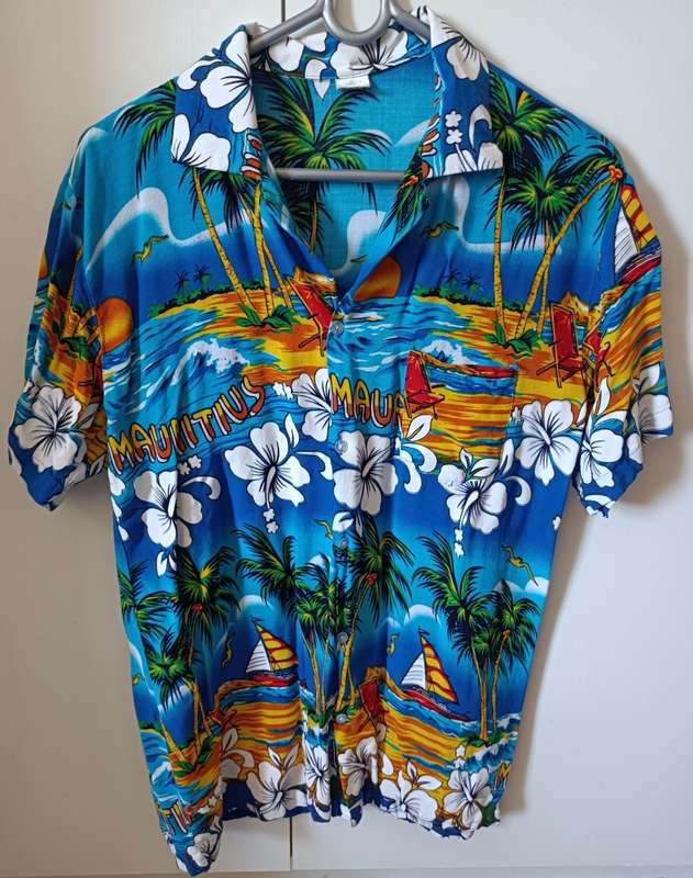 Beach shirt from Mauritius 100% cotton - very load styling