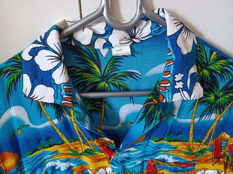 Beach shirt from Mauritius 100% cotton - very load styling
