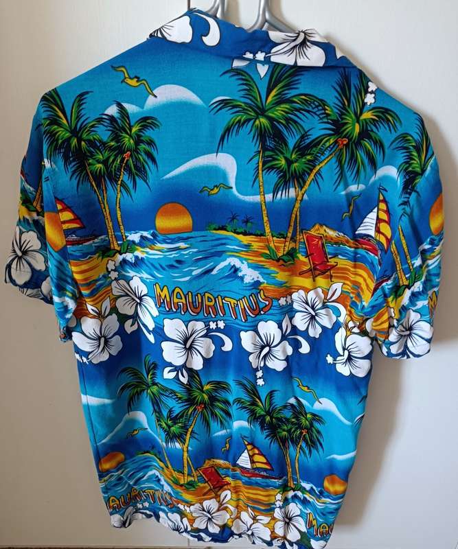 Beach shirt from Mauritius 100% cotton - very load styling