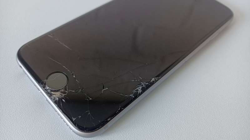 iPhone 6s | Model A1688 | Screen cracked | Untested