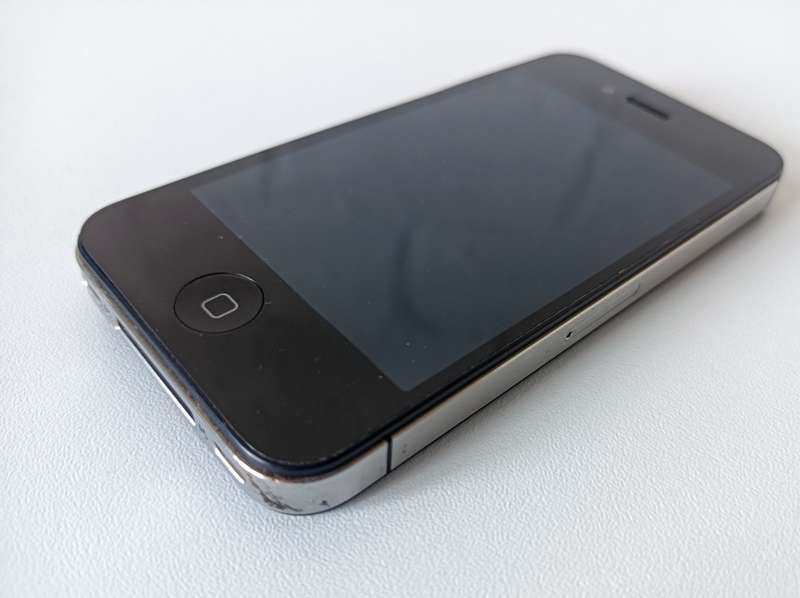 iPhone 4s | Model A1387 | Battery swollen | Rear cover coming off | Untested