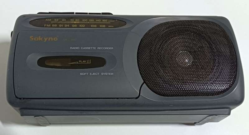 Sakyno SK-400 radio cassette recorder