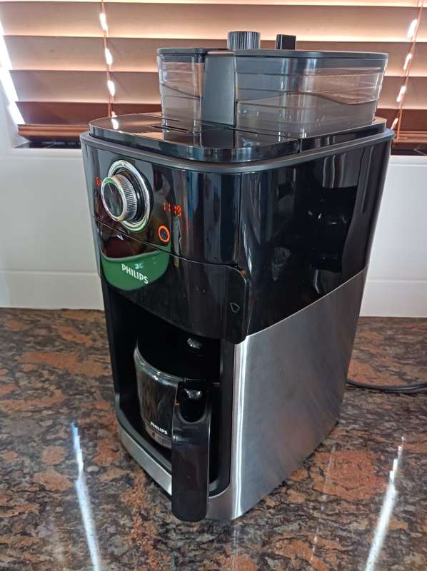 Philips Grind and Brew coffee machine HD7762