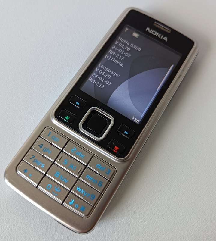 Nokia 6300 | Classic retro feature phone that still works today!