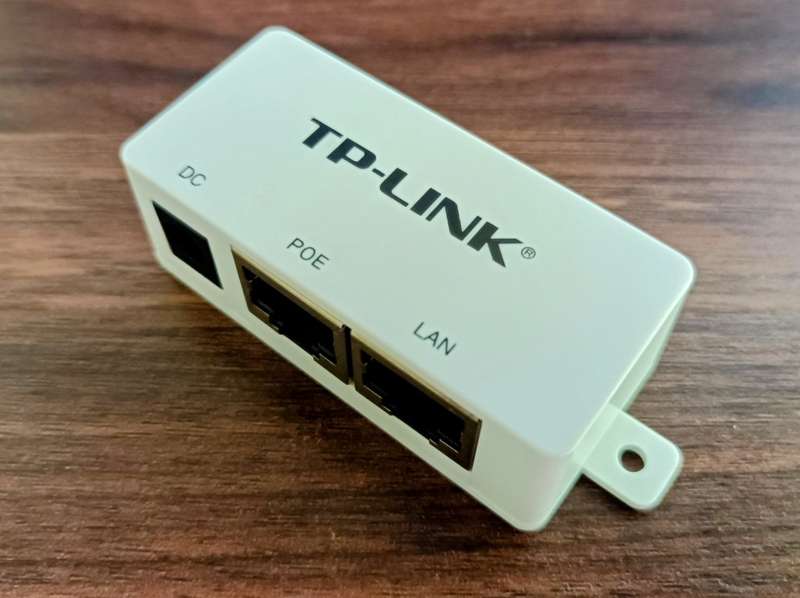 TP-Link PoE injector