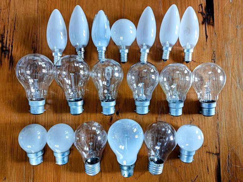 Incandescent light bulbs B22x10 E14x7 E27x2 used bulk pack