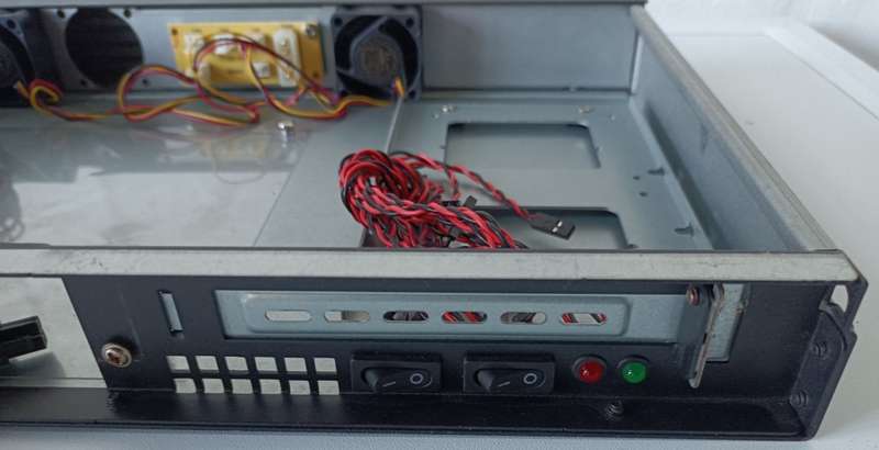 U1 Chassis for 19 inch rackmount cabinet with 320watt PSU