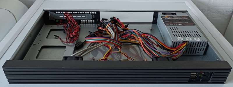 U1 Chassis for 19 inch rackmount cabinet with 320watt PSU