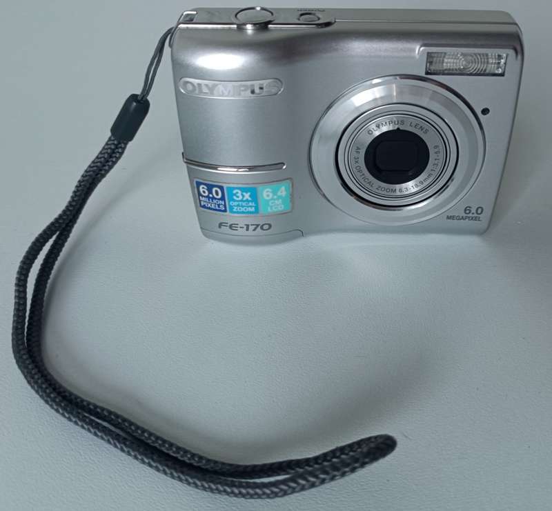 Olympus FE-170 | 6 megapixel | 3x optical zoom | 6.4cm screen | 512mb xD memory card