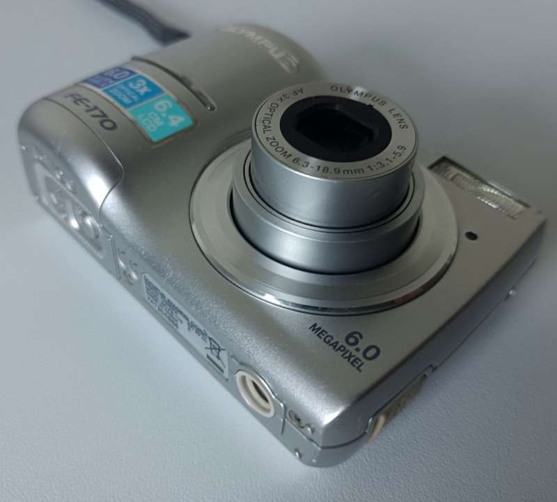 Olympus FE-170 | 6 megapixel | 3x optical zoom | 6.4cm screen | 512mb xD memory card