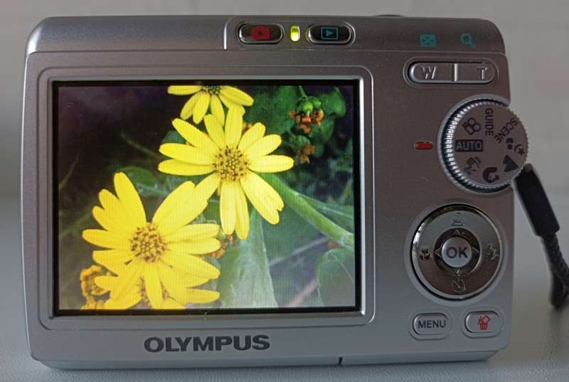 Olympus FE-170 | 6 megapixel | 3x optical zoom | 6.4cm screen | 512mb xD memory card