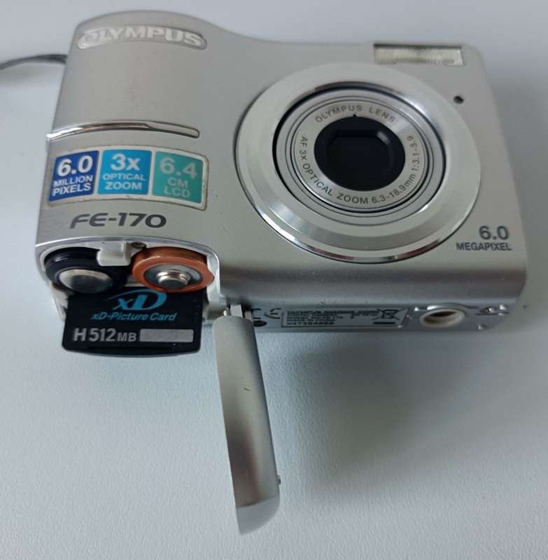 Olympus FE-170 | 6 megapixel | 3x optical zoom | 6.4cm screen | 512mb xD memory card