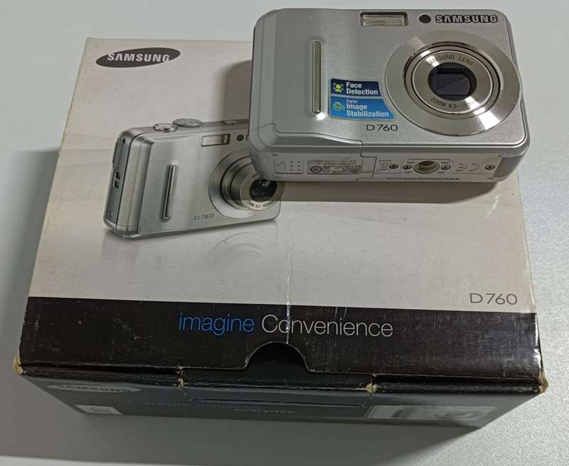 Samsung D760 | 7.2 megapixel | 6cm LCD | 3x optical zoom | 480p30 video mode | In original box