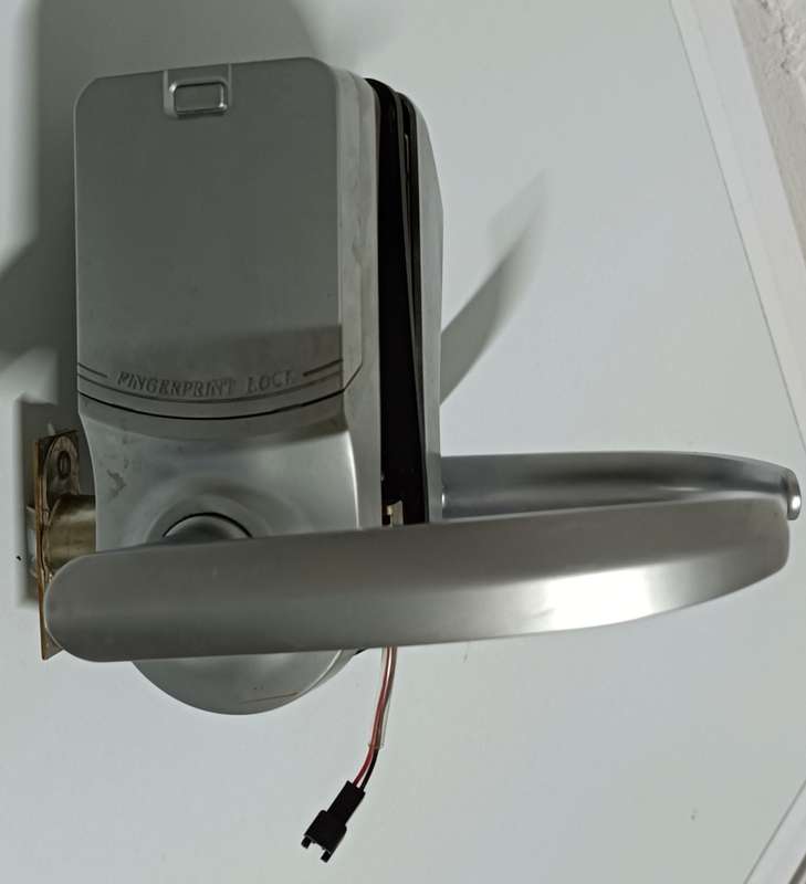 Electronic door lock with fingerprint reader