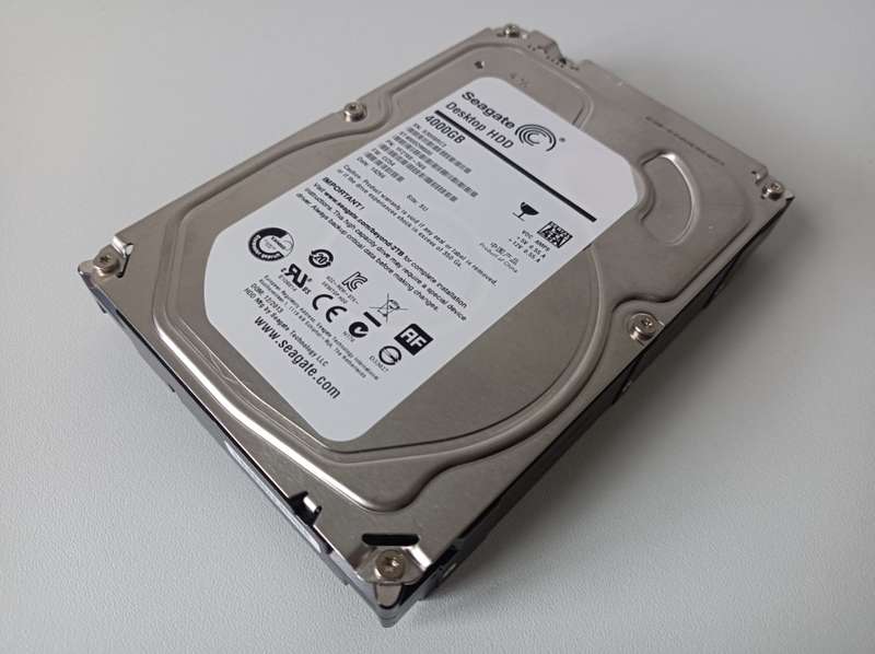 Seagate 4TB hdd | 147mb/s read | 82mb/s write | 4% health