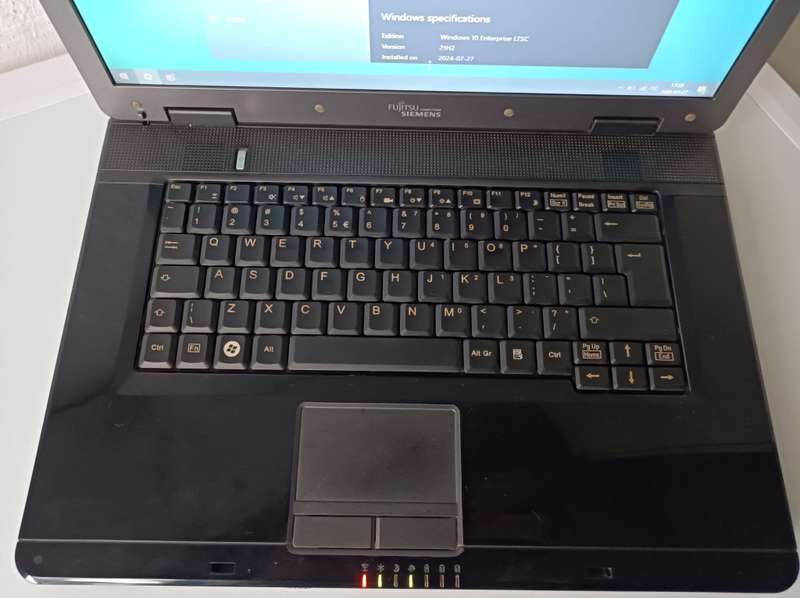 Fujitsu Siemens 15.4" Laptop | Windows 10 | Intel T5850 | 2GB RAM | 320GB HDD | Gigabit LAN