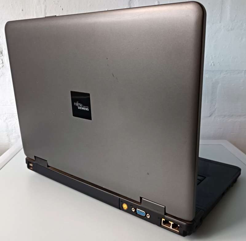 Fujitsu Siemens 15.4" Laptop | Windows 10 | Intel T5850 | 2GB RAM | 320GB HDD | Gigabit LAN