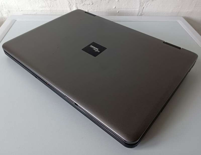 Fujitsu Siemens 15.4" Laptop | Windows 10 | Intel T5850 | 2GB RAM | 320GB HDD | Gigabit LAN