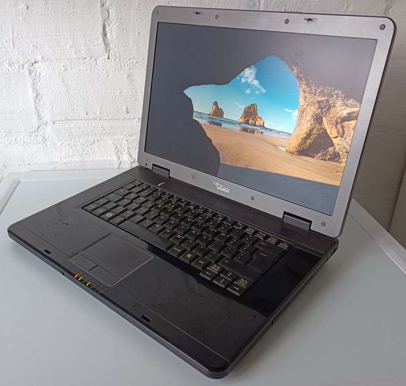 Fujitsu Siemens 15.4" Laptop | Windows 10 | Intel T5850 | 2GB RAM | 320GB HDD | Gigabit LAN