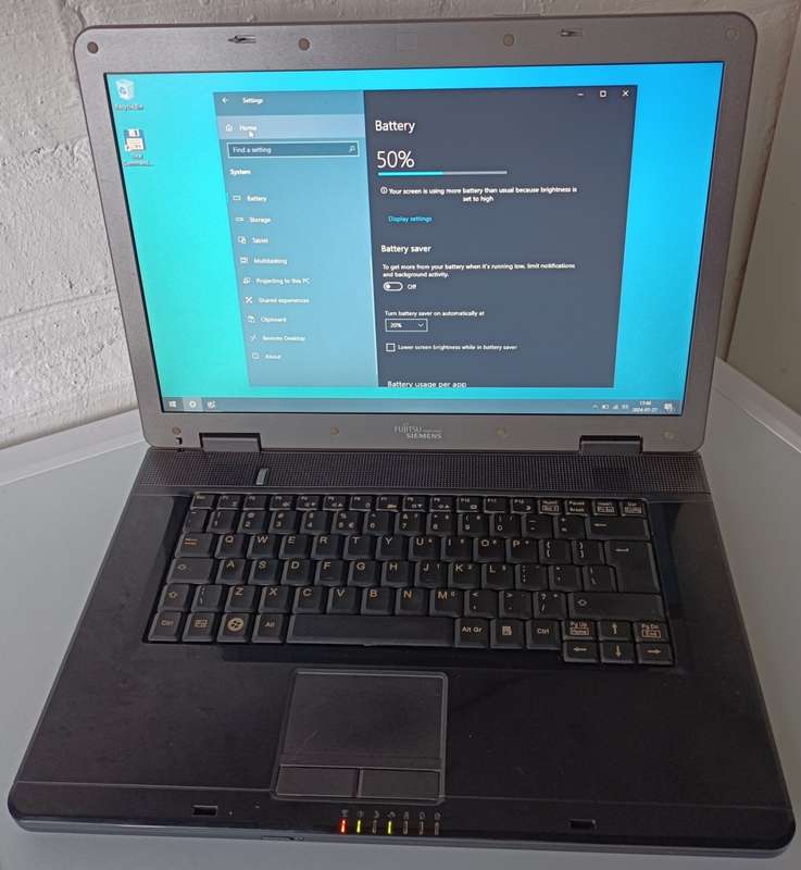 Fujitsu Siemens 15.4" Laptop | Windows 10 | Intel T5850 | 2GB RAM | 320GB HDD | Gigabit LAN