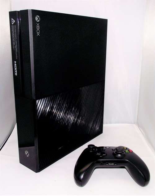 XBOX ONE +  REMOTE