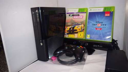 XBOX 360 + REMOTE AND TWO GAMES