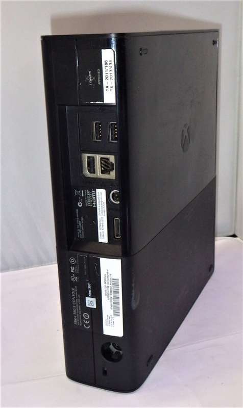 XBOX 360 + REMOTE AND TWO GAMES