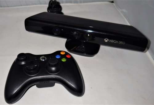 XBOX 360 + REMOTE AND TWO GAMES