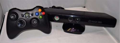 XBOX 360 + REMOTE AND TWO GAMES