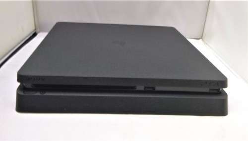 SONY PS4 IN BOX